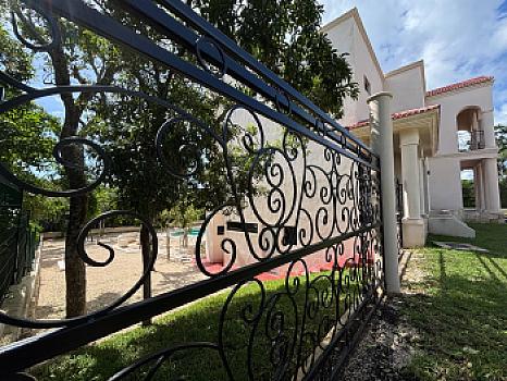 MASION EN VENTA , PLAYA DEL CARMEN .