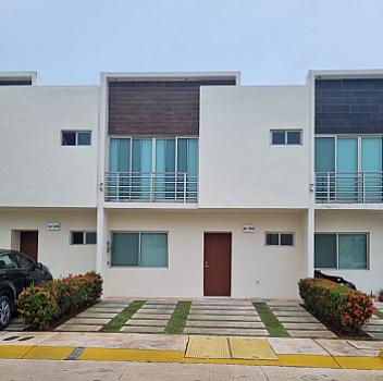 Casa en renta en Av. Huayacan en Long Island