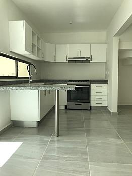 Casa en renta en Av. Huayacan en Long Island