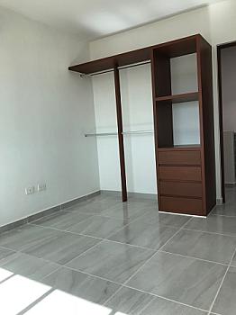 Casa en renta en Av. Huayacan en Long Island