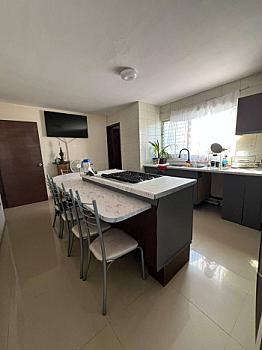 Grande casa en venta con alberca en Querétaro
