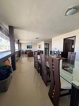 Grande casa en venta con alberca en Querétaro