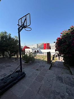Grande casa en venta con alberca en Querétaro