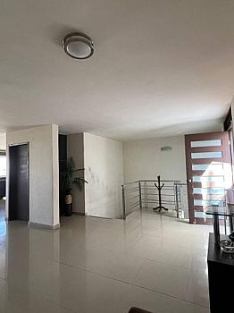 Grande casa en venta con alberca en Querétaro