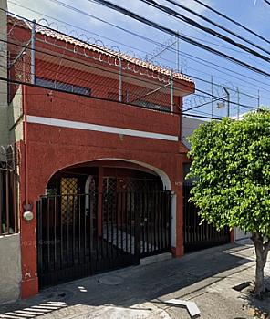 CASA HABITACION, 3 RCS. COCHERA DOS AUTOS EXCELENTE UBICACION