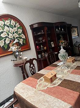 CASA HABITACION, 3 RCS. COCHERA DOS AUTOS EXCELENTE UBICACION