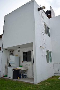 Casa amueblada en renta con jardín
