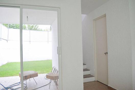 Casa amueblada en renta con jardín