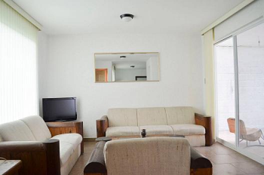 Casa amueblada en renta con jardín