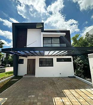 En Venta Casa Premium en Río Residencial, Cancún.