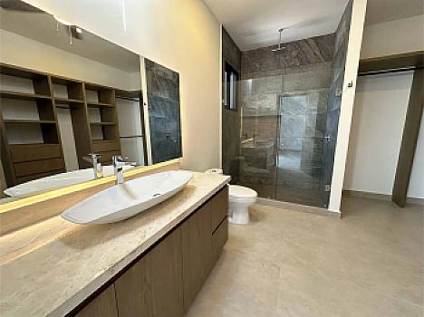 En Venta Casa Premium en Río Residencial, Cancún.