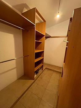 SE RENTA TREMENDA CASA DE TRES RECAMARAS Y ESTUDIO EN MILENIO III