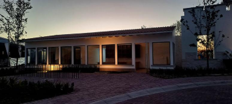 ¡Lo mejor de dos mundos! Casa de 1 nivel con Roof Garden en Preventa