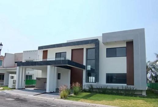 Lomas de Cocoyoc casa nueva con amplios espacios