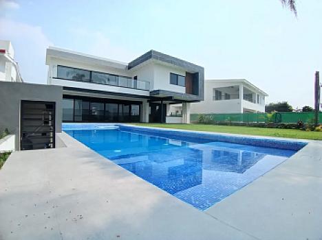 Lomas de Cocoyoc casa nueva con amplios espacios