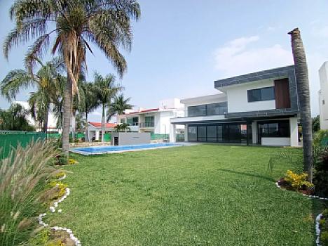 Lomas de Cocoyoc casa nueva con amplios espacios