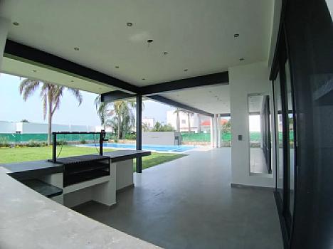 Lomas de Cocoyoc casa nueva con amplios espacios
