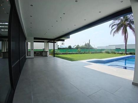 Lomas de Cocoyoc casa nueva con amplios espacios