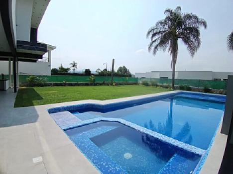 Lomas de Cocoyoc casa nueva con amplios espacios