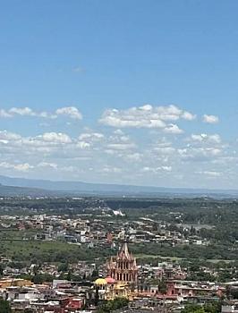 Venta de Macro terreno en San Miguel de Allende de 61,169m2 con uso de suelo habitacional de densidad mínima (H0-00)