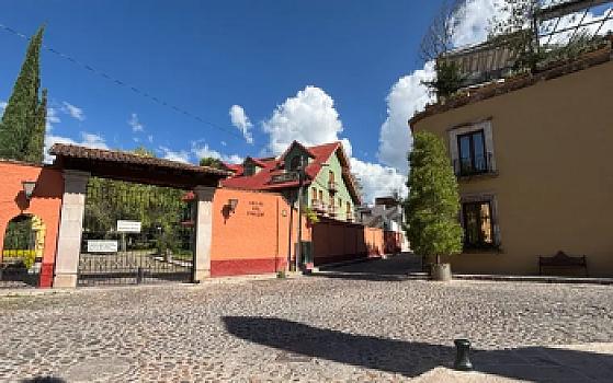 Venta de Macro terreno en San Miguel de Allende de 61,169m2 con uso de suelo habitacional de densidad mínima (H0-00)