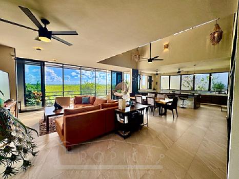 NUEVO  PRECIO! Muy distintiva Moderna Casa Unica