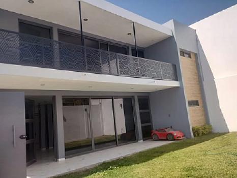 HERMOSA RESIDENCIA EN JARDINES DEL TOREO