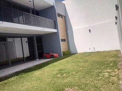 HERMOSA RESIDENCIA EN JARDINES DEL TOREO