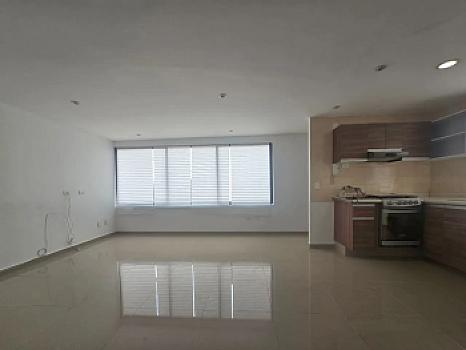 Penthouse de tres niveles con roof garden privado y acceso interior en Portales Oriente
