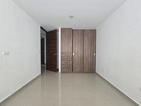 Penthouse de tres niveles con roof garden privado y acceso interior en Portales Oriente