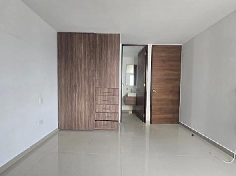 Penthouse de tres niveles con roof garden privado y acceso interior en Portales Oriente