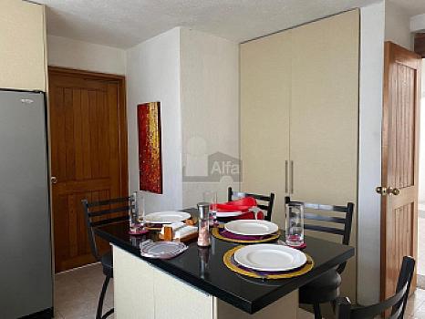 Residencia estilo mediterraneo sobre paseo Jurica con amplio jardín y alberca