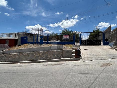 Casa- Terreno en venta en Cd Juarez, La Azteca