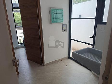 House for sale Residencial Vía Cumbres, Cancun with 4 bedrooms and 4 full bathrooms, maid's quarters