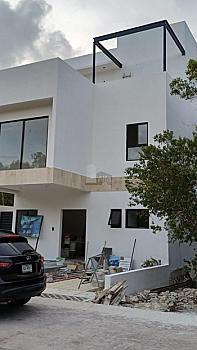 Casa en Venta Altai Residencial SMZ-329, 4 recs, 3.5 baños en 3 niveles, Cancun Quintana Roo