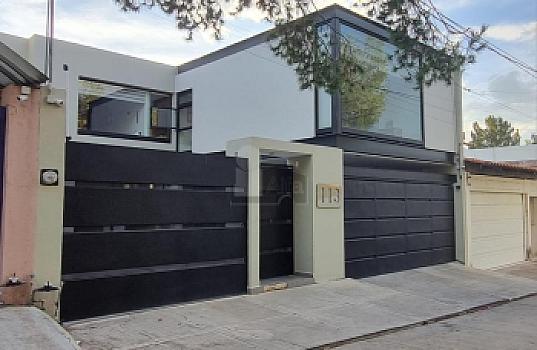 Casa en venta en Gran Jardín | 4 recámaras con baño y jardín