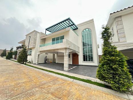 Casa de 5 recámaras en venta, ubicada en Gran Quinta Luxury Residencial Metepec