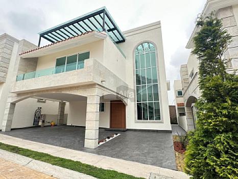 Casa de 5 recámaras en venta, ubicada en Gran Quinta Luxury Residencial Metepec