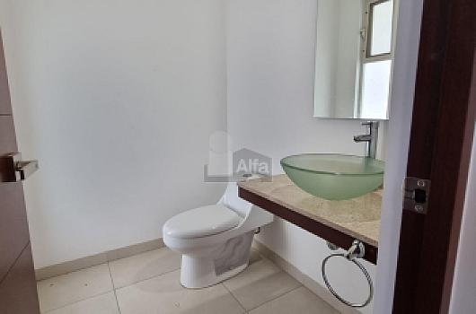Casa en venta en Sierra Nogal | 3 recámaras con baño, jardín y terraza
