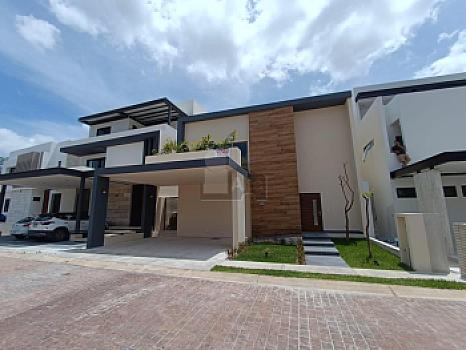 House for Sale 4 beds, 4.5 baths, Via Cumbres, Cancun Quintana Roo
