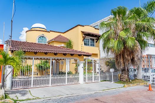 Casa en Venta en SM 17, Cancún