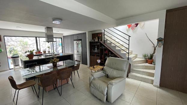 NICE HOUSE 2 BED. AND ALCOVE, 2 1/2 BATHROOMS