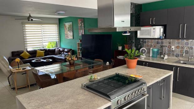 NICE HOUSE 2 BED. AND ALCOVE, 2 1/2 BATHROOMS
