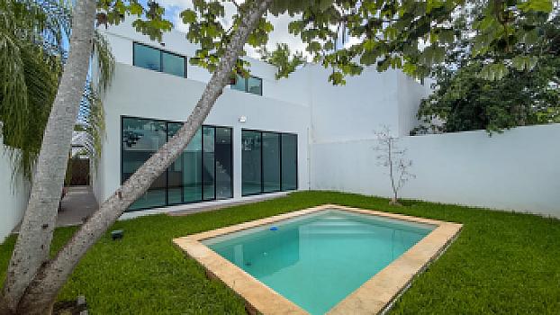 Casa Nueva en Venta en Parque Central Cholul | 3 Hab. + Estudio
