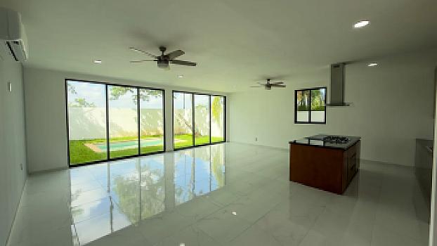 Casa Nueva en Venta en Parque Central Cholul | 3 Hab. + Estudio