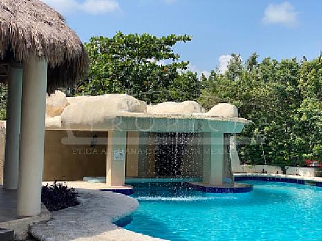 CASI BEACHFRONT Casa en Residencial a 500 metros de la playa