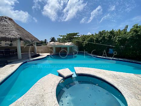 House in a complex 500 meters from the beach