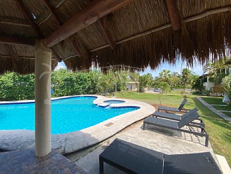 House in a complex 500 meters from the beach