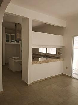 Casa de 4 recámaras y 4 baños en SM 17, Cayo Centro