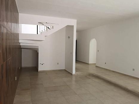 Casa de 4 recámaras y 4 baños en SM 17, Cayo Centro